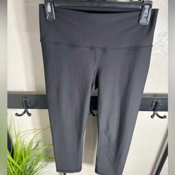 Old Navy High-Waisted PowerSoft Crop Leggings Black Size Medium - Picture 9 of 16